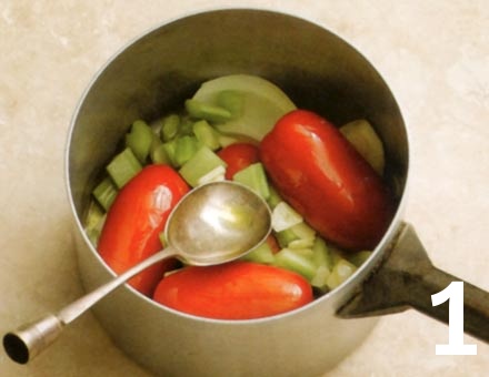 Preparacion de Receta de Cocina: Sopa de Tomate con Pasta - Paso 1