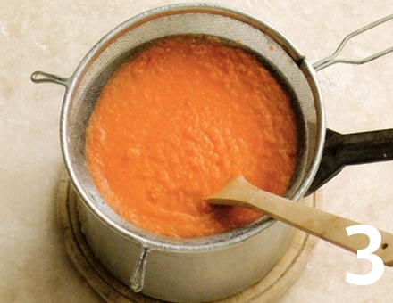 Preparacion de Receta de Cocina: Sopa de Tomate con Pasta - Paso 3
