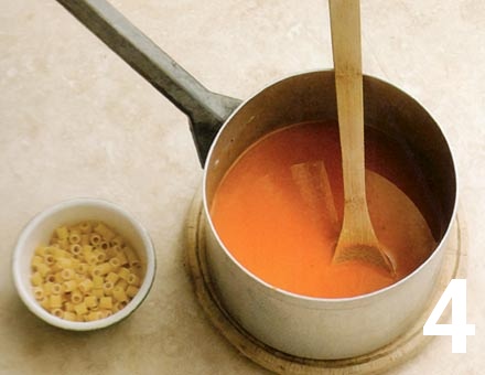 Preparacion de Receta de Cocina: Sopa de Tomate con Pasta - Paso 4