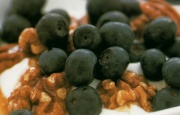 Preparación Yogurt con Miel, Nueces y Arándanos